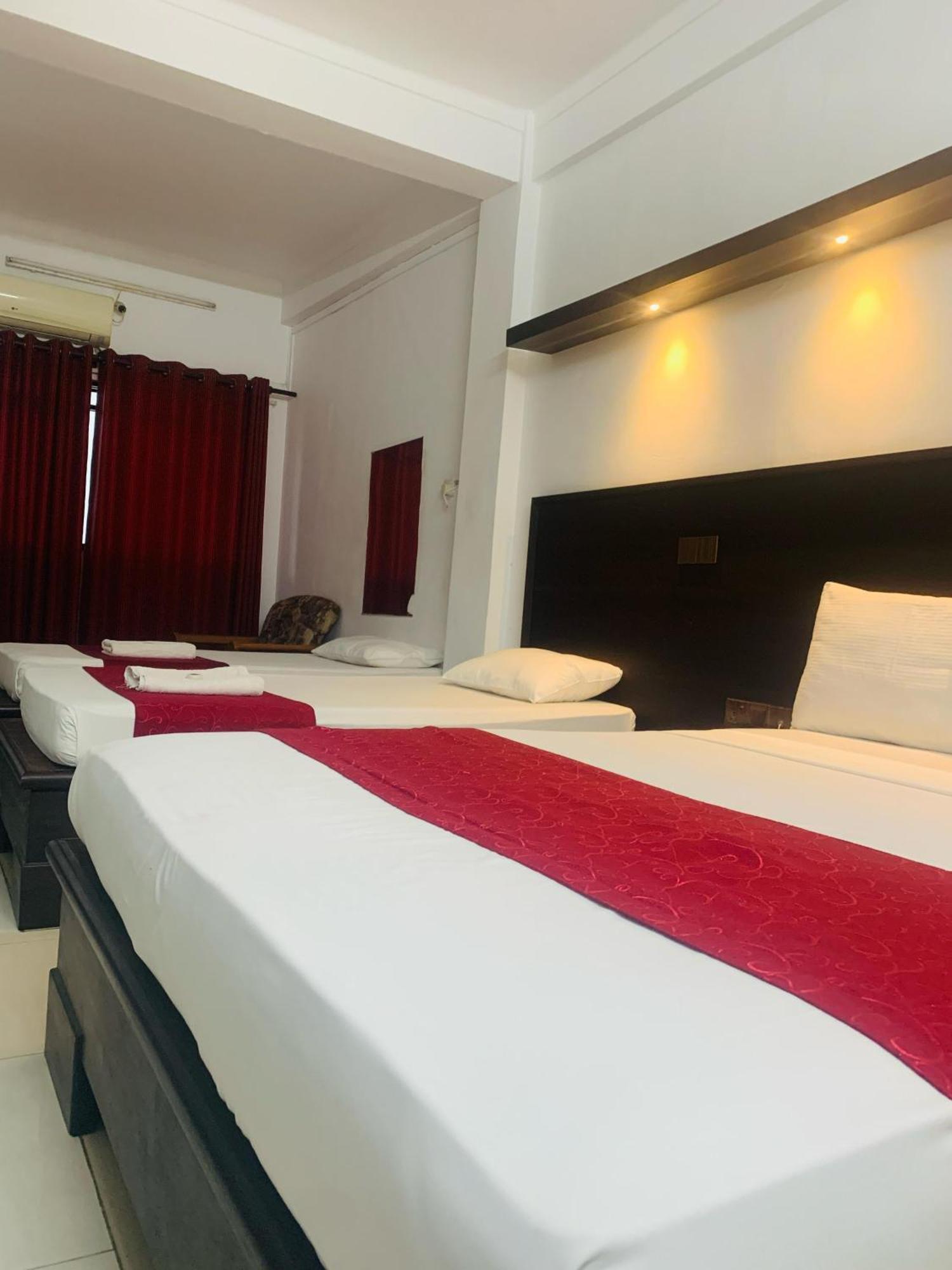 Hotel Nelly Vavuniya Quarto foto